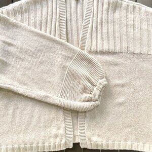 AMERICAN EAGLE OUTFITTERS SWEATER!!